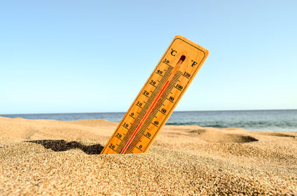 closeup-shot-thermometer-beach-sand (1)